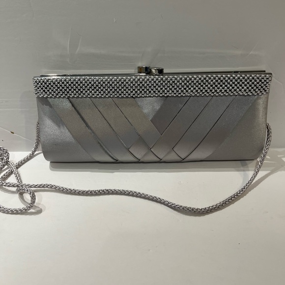 Crossover satin rhinestone woven 9” clutch Kate Landry top closure silver. - Picture 2 of 7